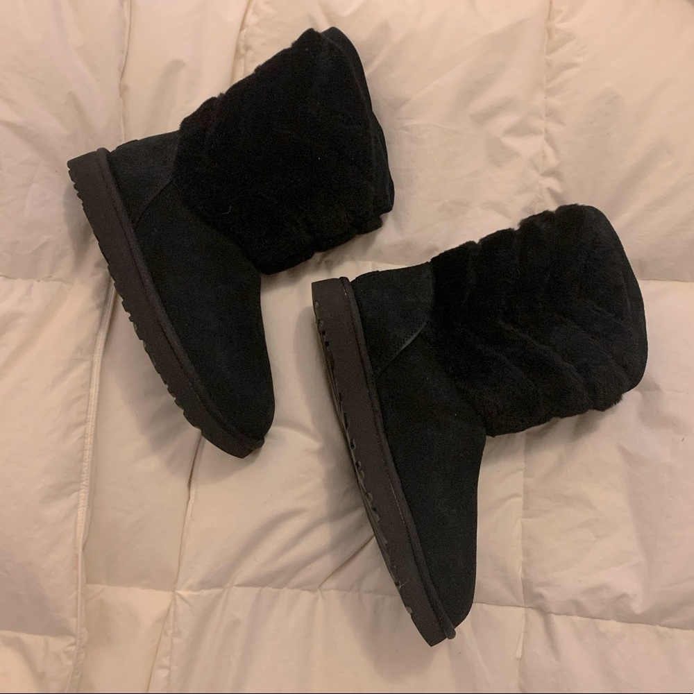 NWT 🎉 Black Tania UGGS